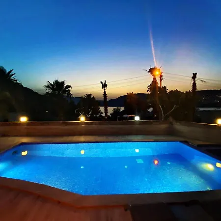 Beach Front Villa カルカン